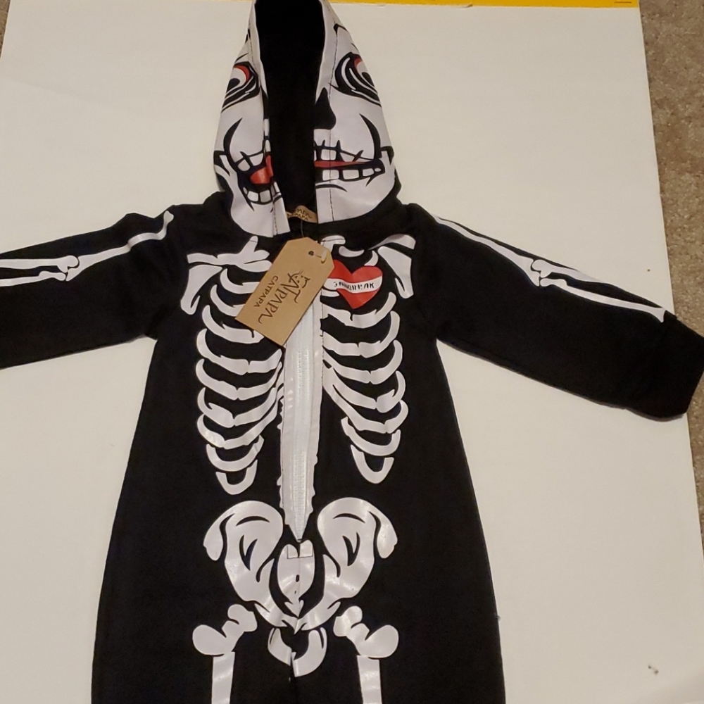 Skeleton outfit glows nwt
